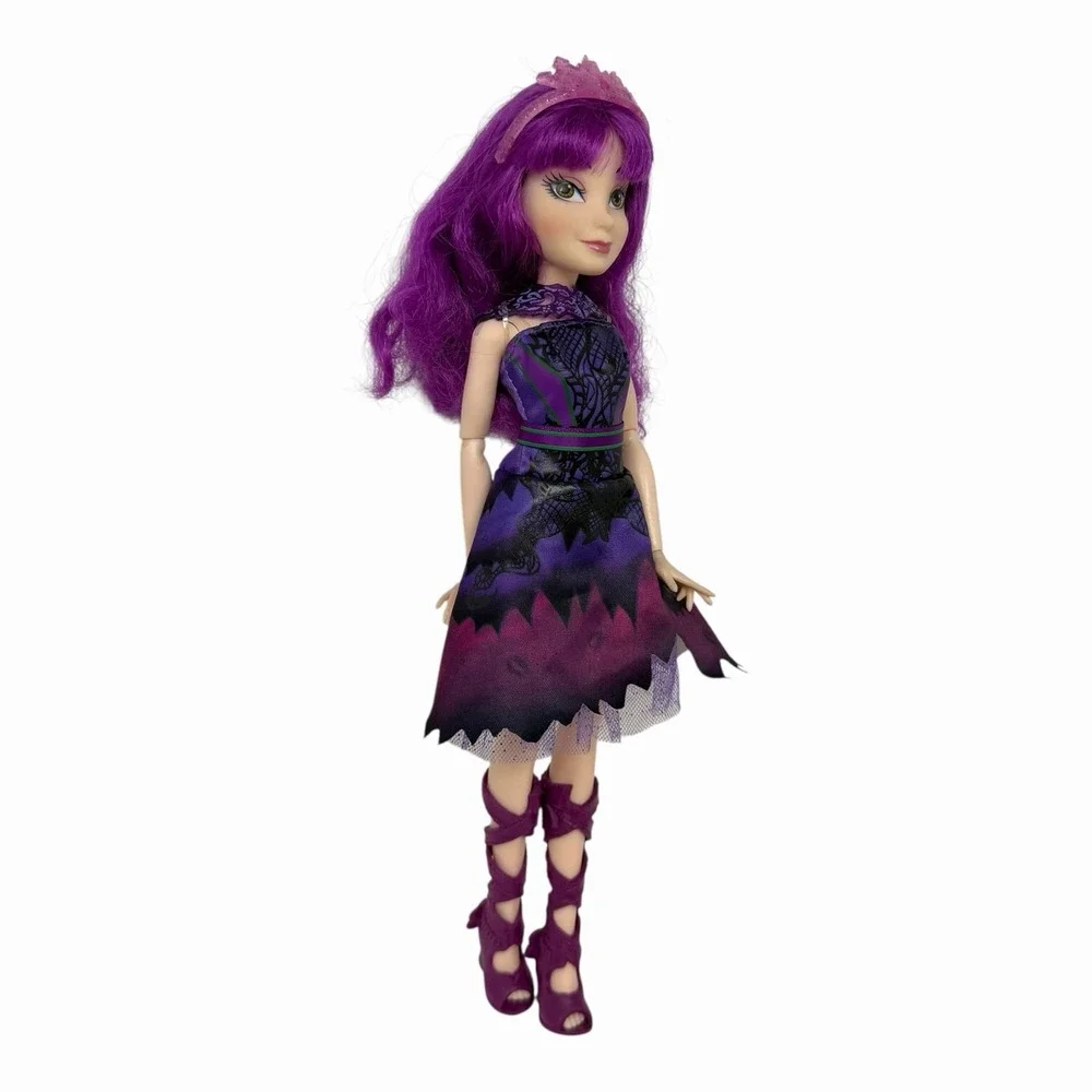 Disney Descendants Mal Isle Of The‎ Lost Royal Yacht Doll Purple Hair Maleficent